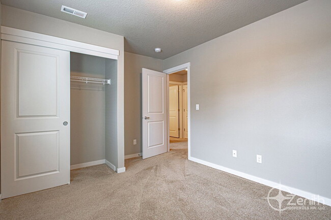 Building Photo - 1308 NE 82nd Dr