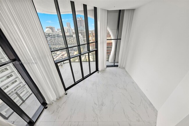 Building Photo - 1000 Biscayne Blvd