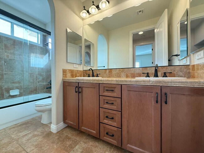 Building Photo - Gated 4BD/3BA home near Red Rock Casino! S...