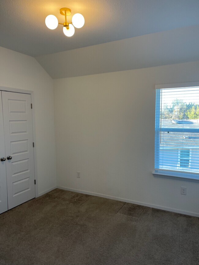 Building Photo - 5713 Respinto Dr
