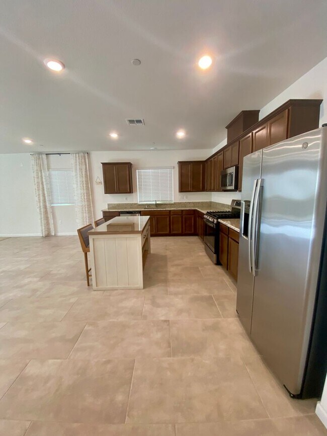 Building Photo - Breathtaking 4/2 Rancho Cordova Model w/TO...
