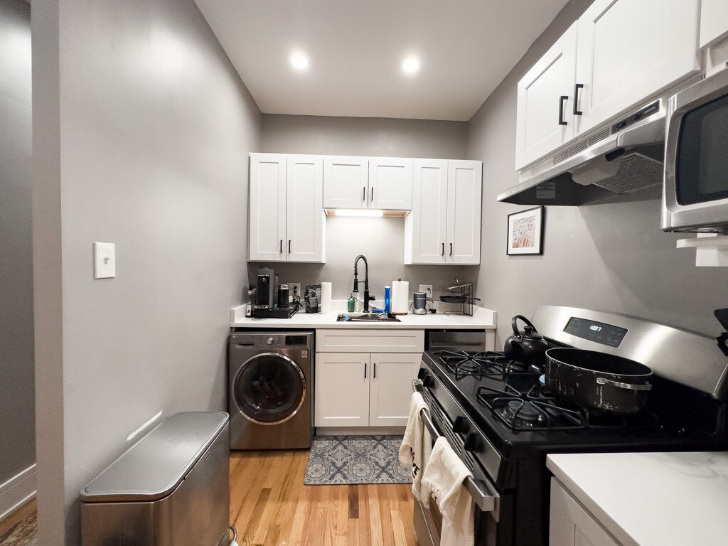 Building Photo - 441 W Melrose St