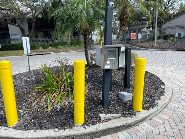 Building Photo - 6340 Newtown Cir