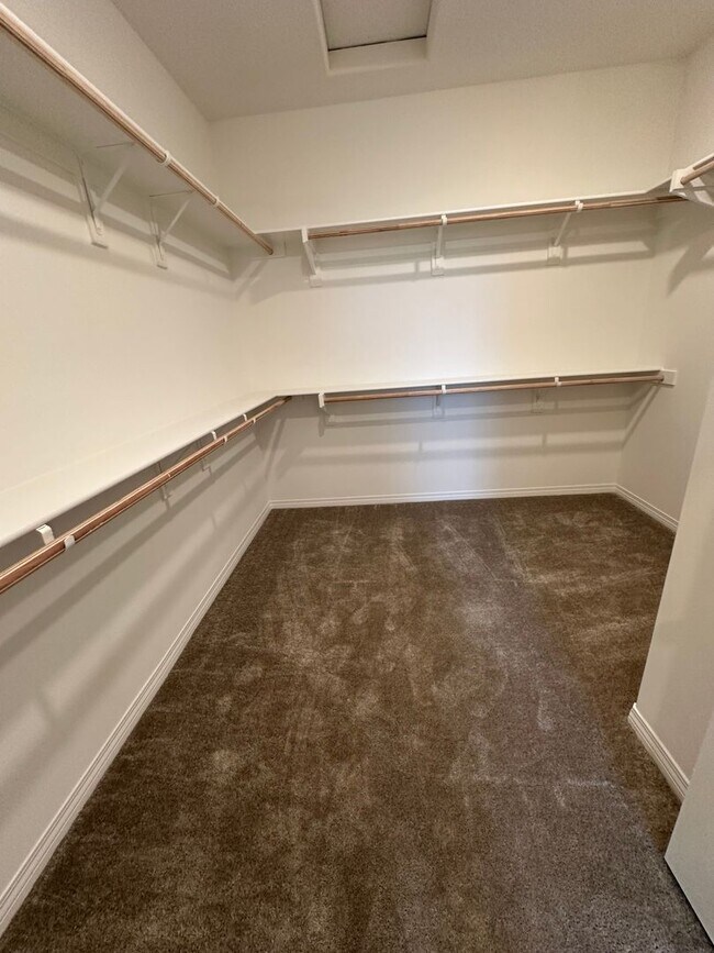 Building Photo - 1 Year Old Lenner 3 Bedroom + Loft Condo i...
