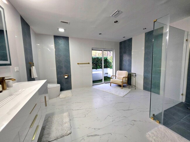 Building Photo - 12231 Areaca Dr