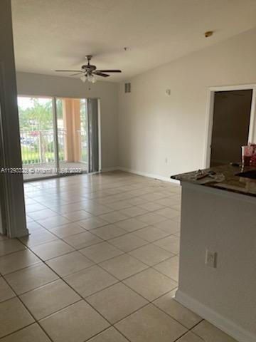 Primary Photo - 301 SW Palm Dr