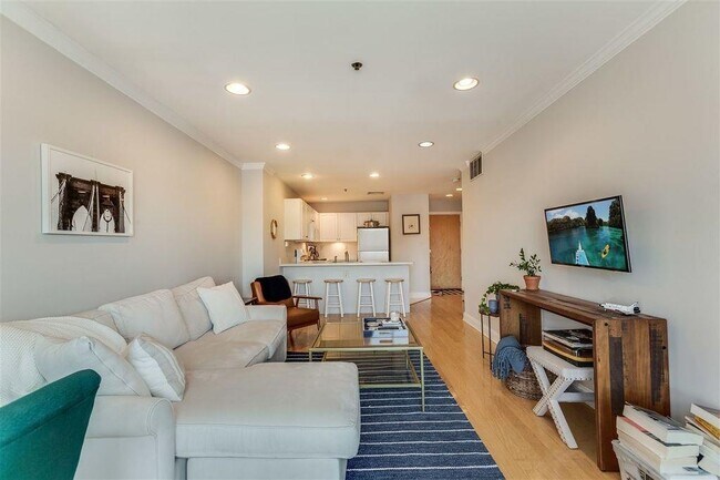 Building Photo - 711 Clinton St