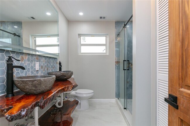 Building Photo - 1507 Harding St