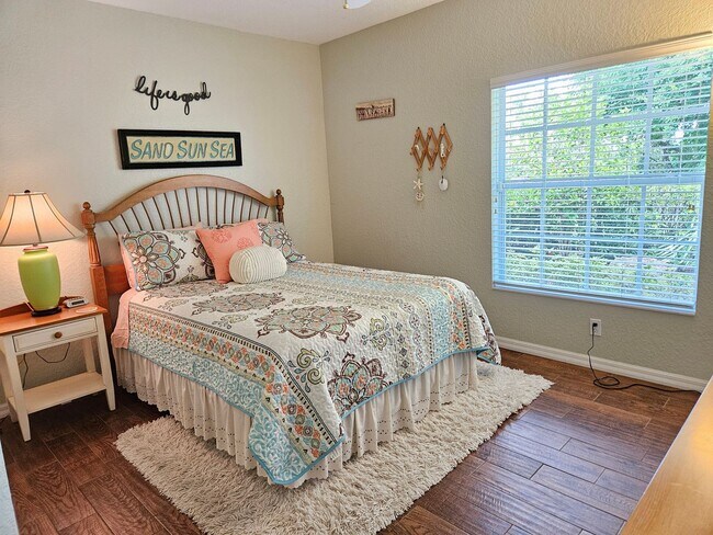 Building Photo - Seasonal Short-Term 2 Bedroom 2 Bathroom with a Bonus Room in the gated community of Venetia!