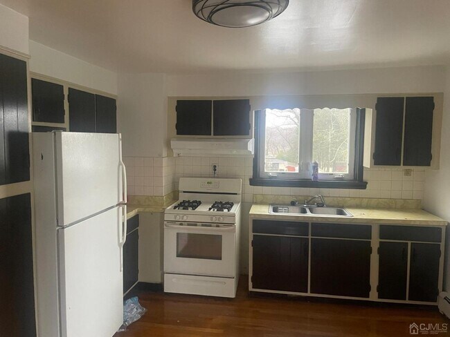 Building Photo - 150 Buckelew Ave