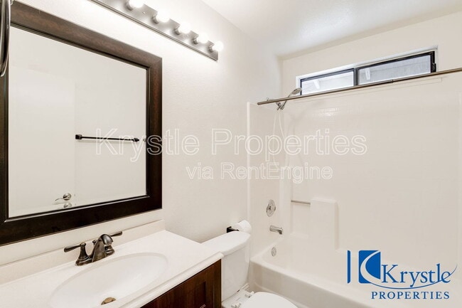 Building Photo - 1366 Matthew Dr