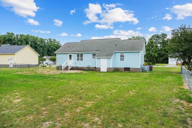 Building Photo - 105 Twin Creeks Dr