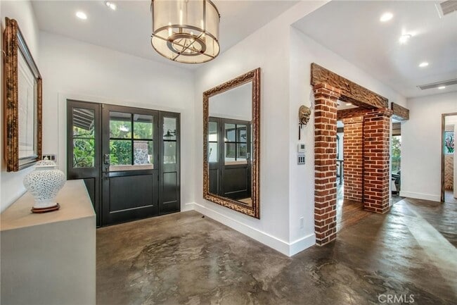Building Photo - 27151 Mission Hills Dr
