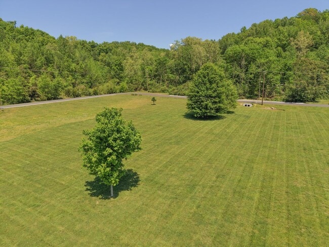 Building Photo - Discover the most affordable home in Belle Forest, located in Nashville's highly coveted 37221 zi...