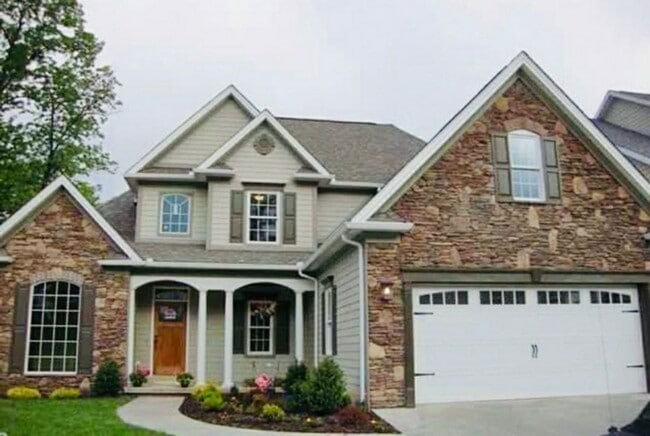 Primary Photo - 5 bed/3.5 bath home on Lakeview Golf Resor...