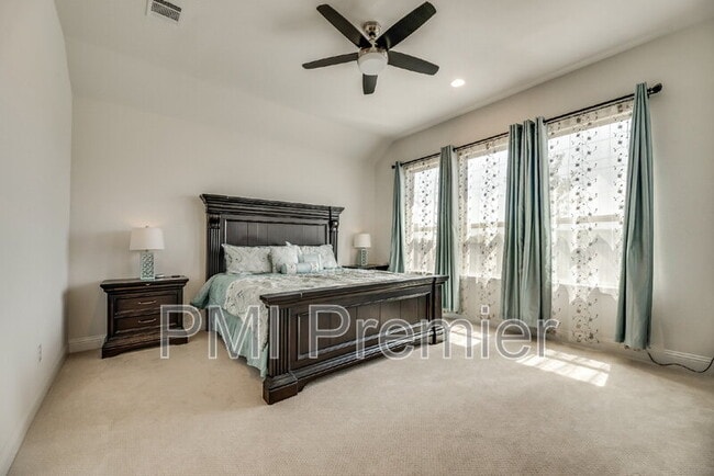 Building Photo - 15404 Pioneer Bluff Trail