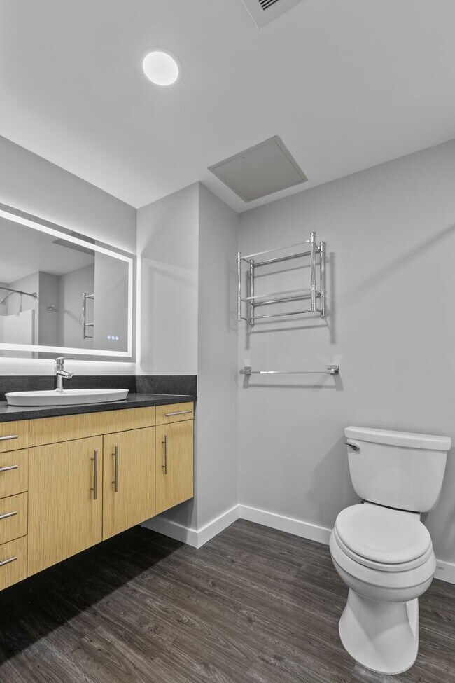 Building Photo - Modern Air Conditioned South Lake Union Lo...
