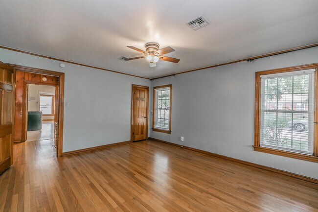 Building Photo - Charming 3 Bed, 1 Bath Cottage Near Oakhur...