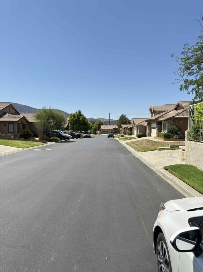 Building Photo - 2890 Summer Set Cir