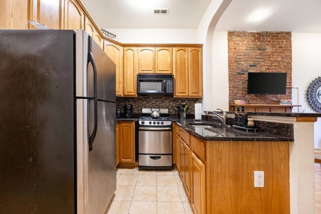 Building Photo - 112 W 136th St