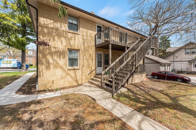 Building Photo - 8201 W North Ave