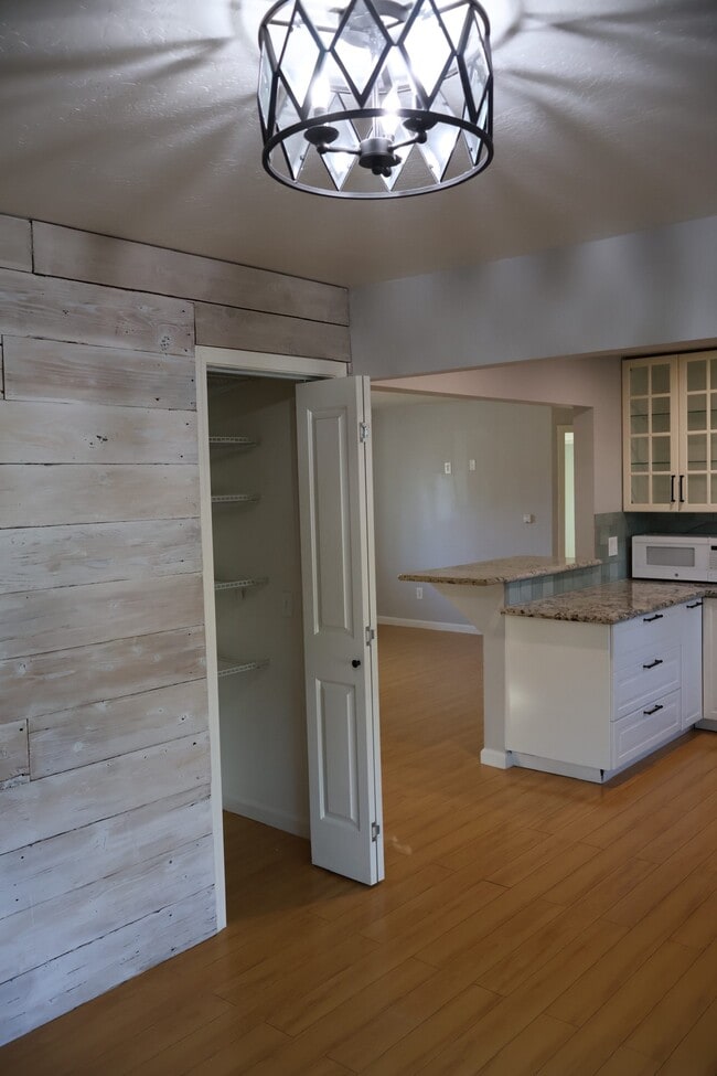 Building Photo - 770 Verano Ave