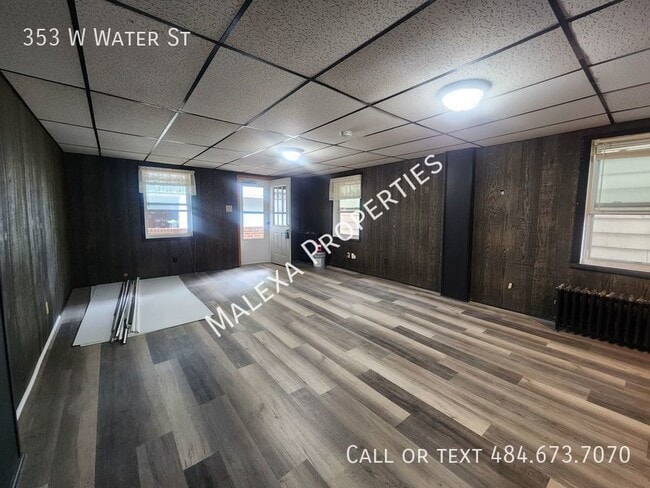 Building Photo - 3 Bedrooms, 1 car garage and finished rec ...