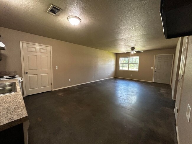 Building Photo - 603 Carson Rd