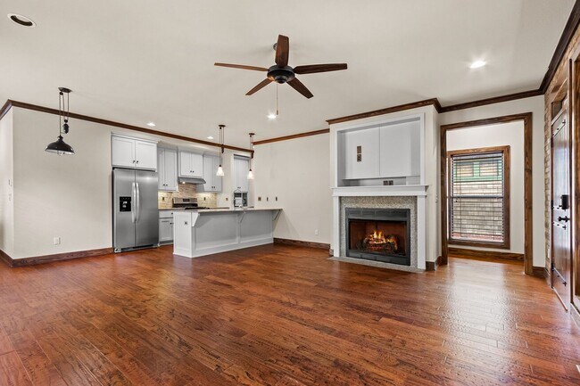 Building Photo - Prime Fayetteville Location with Easy Access to Amenities!