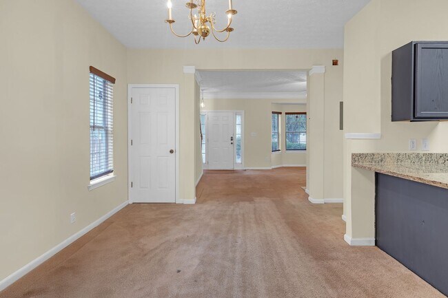 Building Photo - 5475 Hampton Ct
