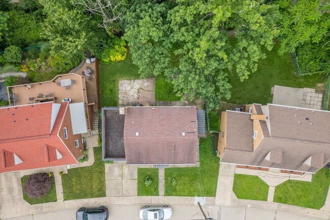Building Photo - READY FOR MOVE IN! FULLY REMODELED 3-BEDRO...