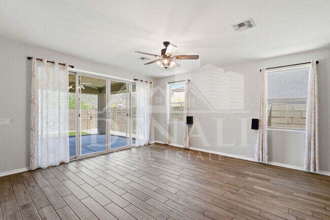 Building Photo - 4220 S Macy Cir