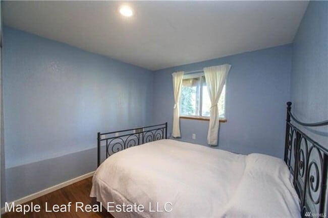 Building Photo - 4 br, 2.5 bath House - 4107 23rd Ave SW