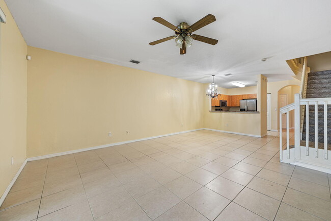 Building Photo - 1927 Alamanda Way