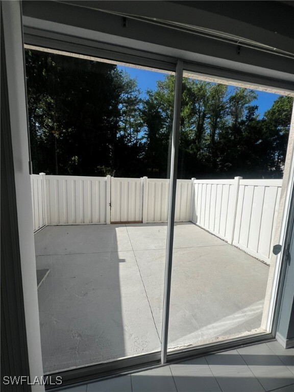 Building Photo - 3624 Pine Oak Cir