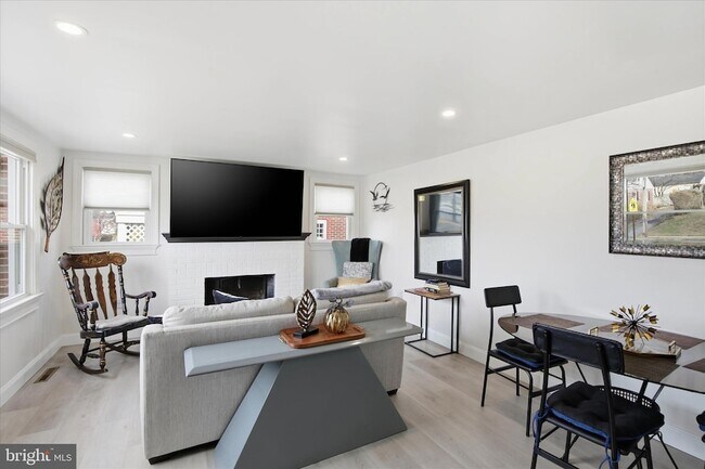 Building Photo - 1058 St Joseph St