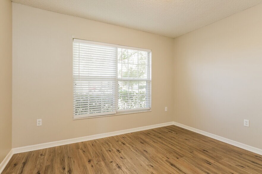Building Photo - 12932 Kings Lake Dr