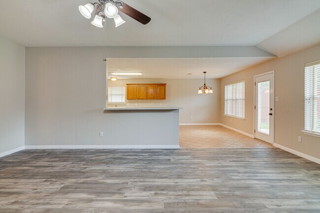 Building Photo - 6718 Valley Branch Dr