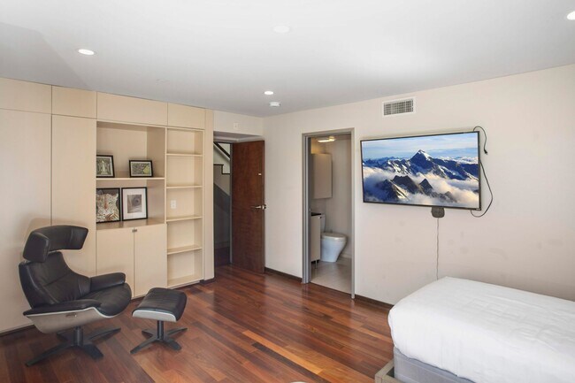 Building Photo - Experience La Jolla Living: Contemporary 3...
