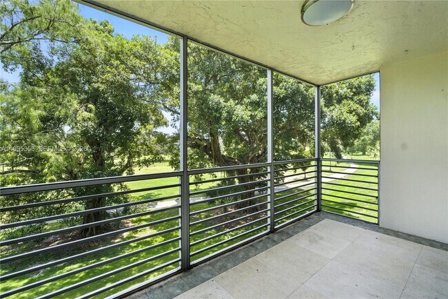 Building Photo - 3850 Oaks Clubhouse Dr