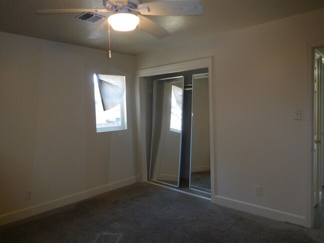 Building Photo - UNR friendly 3 Bedroom , 1 Bath close to campus