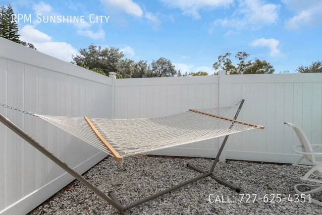 Building Photo - 1500 Clearwater Largo Rd