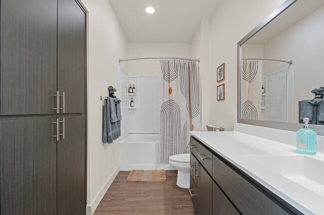 Building Photo - 711 W Broadway Rd