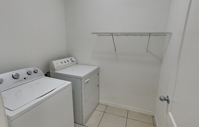 Building Photo - 3074 Brenton Manor Loop