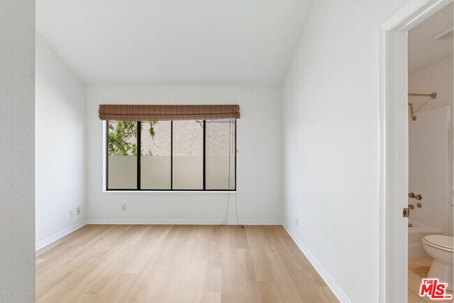 Building Photo - 832 15th St