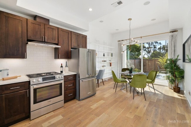 Building Photo - 327 Arlington St