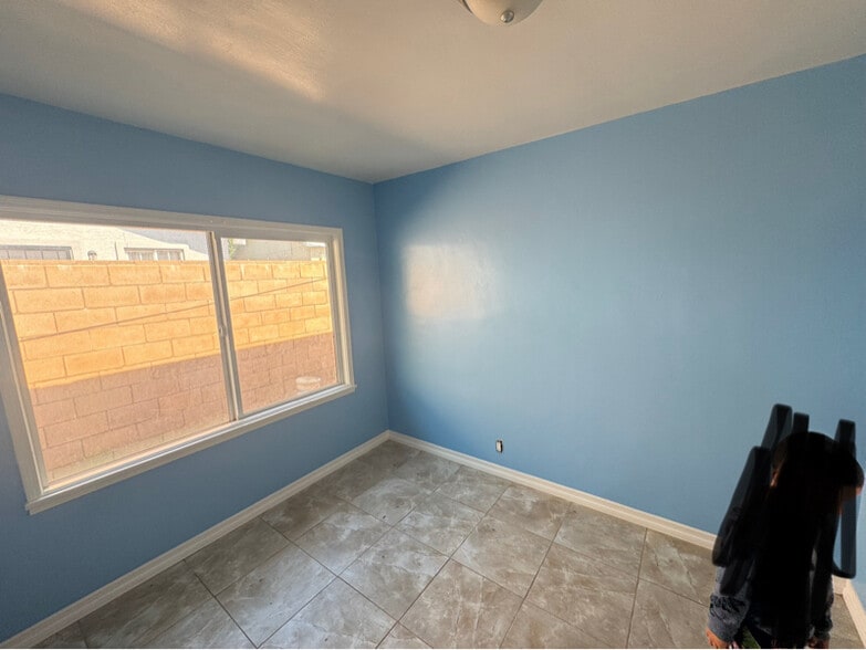 Building Photo - 735 Ramona Ave N