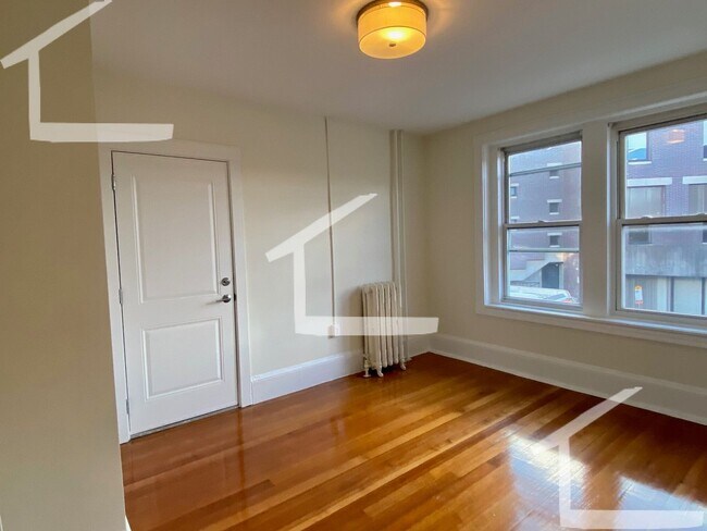 Building Photo - Nicely Renovated 2BR/1Bath in Brookline!