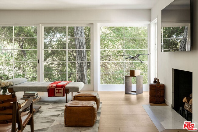 Building Photo - 2410 Nichols Canyon Rd