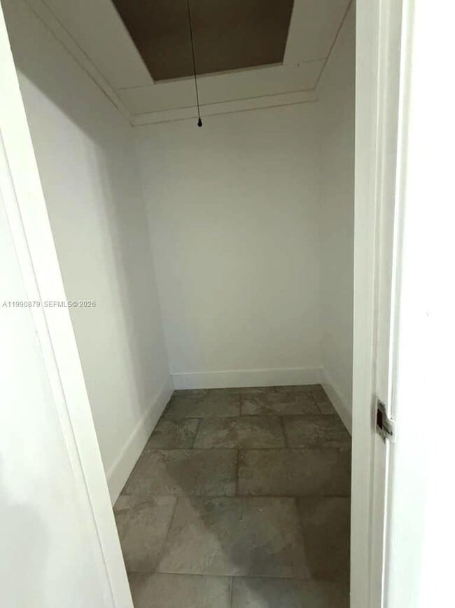 Building Photo - 6339 SW 32nd St